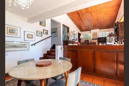 Casa de Condomínio à venda com 3 quartos, 250m² em Jardim Everest, São Paulo