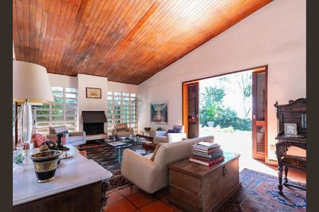 Casa de condomínio à venda com 250m², 3 quartos e 4 vagas