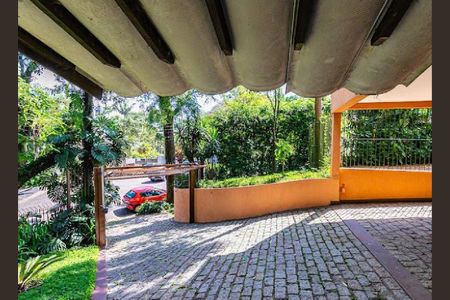 Casa de condomínio à venda com 250m², 3 quartos e 4 vagas