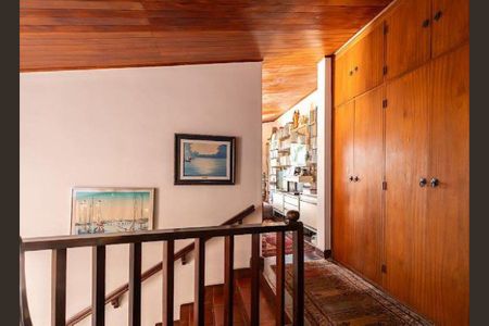 Casa de condomínio à venda com 250m², 3 quartos e 4 vagas
