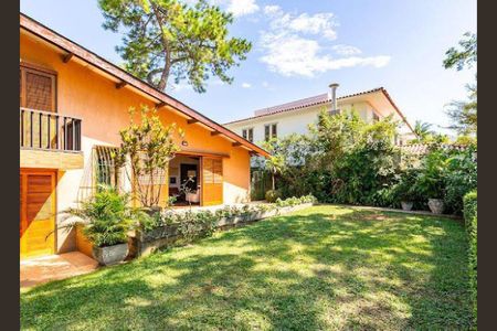 Casa de condomínio à venda com 250m², 3 quartos e 4 vagas