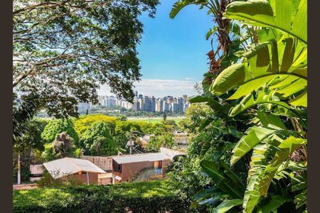 Casa de condomínio à venda com 250m², 3 quartos e 4 vagas