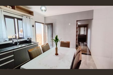 Casa para alugar com 203m², 2 quartos e 2 vagasCozinha