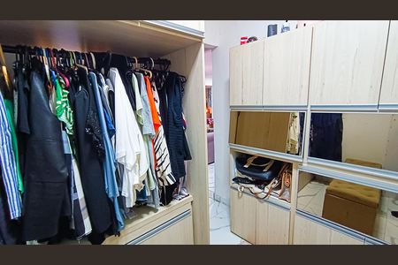 Casa para alugar com 213m², 3 quartos e 2 vagas Casa para alugar com 213m², 3 quartos e 2 vagasCloset da suíte 1