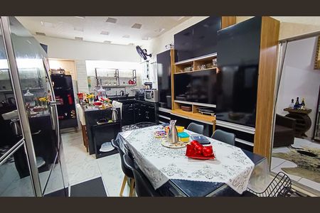 Casa para alugar com 213m², 3 quartos e 2 vagas Casa para alugar com 213m², 3 quartos e 2 vagasCozinha