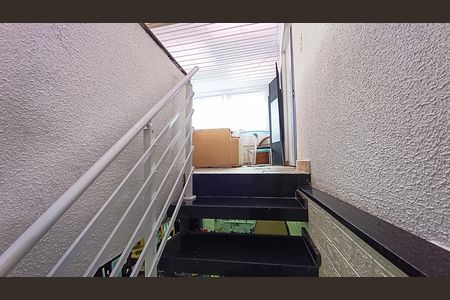 Casa para alugar com 213m², 3 quartos e 2 vagas Casa para alugar com 213m², 3 quartos e 2 vagasEscada