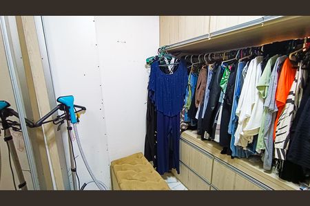 Casa para alugar com 213m², 3 quartos e 2 vagas Casa para alugar com 213m², 3 quartos e 2 vagasCloset da suíte 1