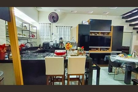 Casa para alugar com 213m², 3 quartos e 2 vagas Casa para alugar com 213m², 3 quartos e 2 vagasCozinha