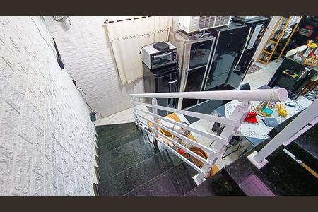 Casa para alugar com 213m², 3 quartos e 2 vagas Casa para alugar com 213m², 3 quartos e 2 vagasEscada
