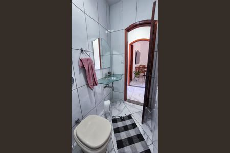 Casa para alugar com 90m², 2 quartos e 2 vagasBanheiro Social 