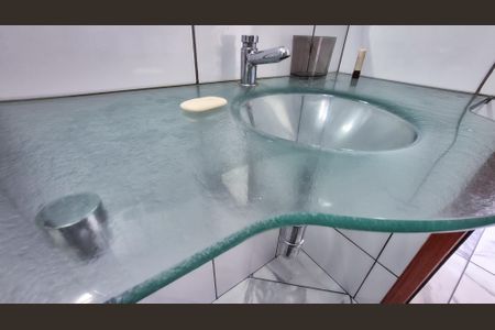 Casa para alugar com 90m², 2 quartos e 2 vagasBanheiro Social 