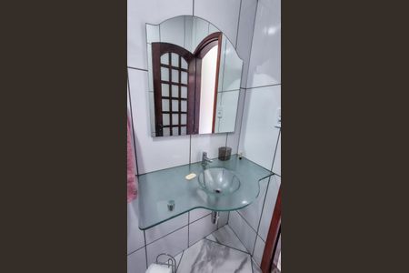 Casa para alugar com 90m², 2 quartos e 2 vagasBanheiro Social 