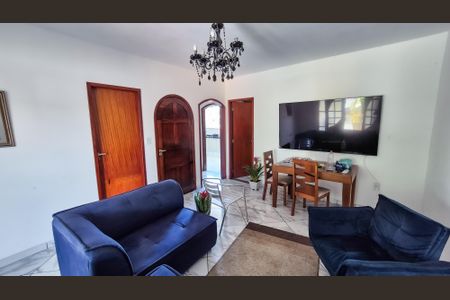 Casa para alugar com 90m², 2 quartos e 2 vagasSala