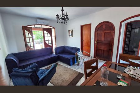 Casa para alugar com 90m², 2 quartos e 2 vagasSala