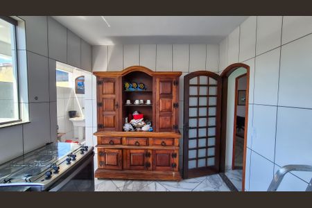 Casa para alugar com 90m², 2 quartos e 2 vagasCozinha 