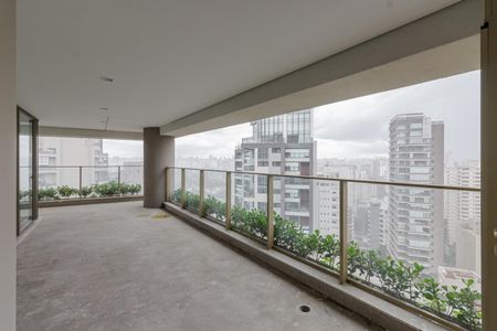 Sacada de apartamento à venda com 3 quartos, 218m² em Indianópolis, São Paulo