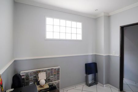 Casa à venda com 210m², 4 quartos e 2 vagasEscritório