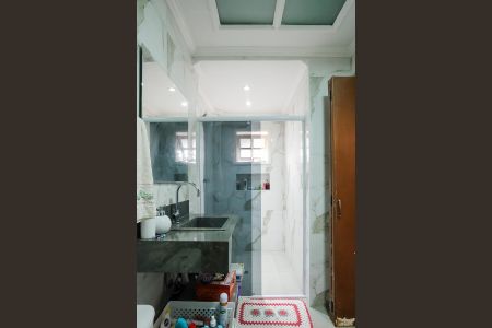 Casa à venda com 210m², 4 quartos e 2 vagasBanheiro