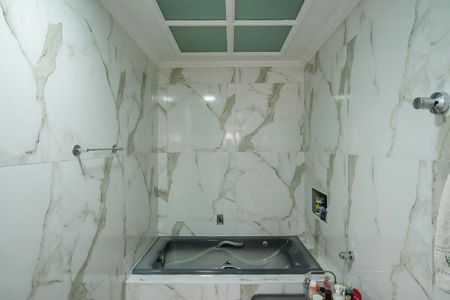 Casa à venda com 210m², 4 quartos e 2 vagasBanheiro