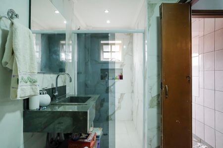 Casa à venda com 210m², 4 quartos e 2 vagasBanheiro