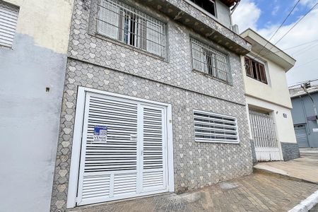 Casa à venda com 210m², 4 quartos e 2 vagasFachada + plaquinha