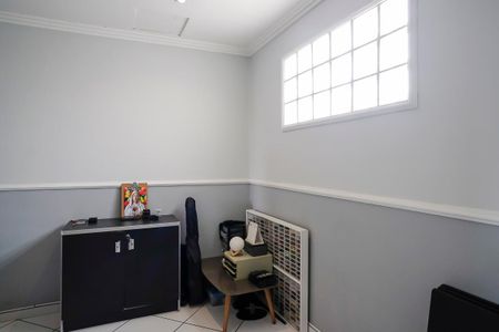 Casa à venda com 210m², 4 quartos e 2 vagasEscritório