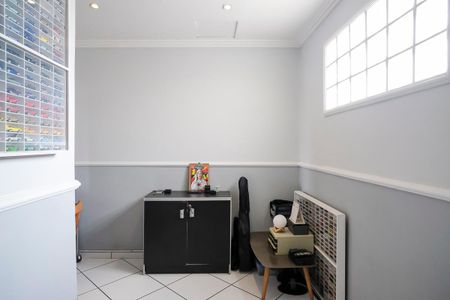 Casa à venda com 210m², 4 quartos e 2 vagasEscritório