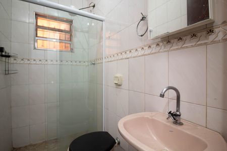 Casa à venda com 190m², 3 quartos e 2 vagas Casa à venda com 190m², 3 quartos e 2 vagasBanheiro