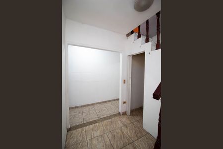 Casa à venda com 190m², 3 quartos e 2 vagas Casa à venda com 190m², 3 quartos e 2 vagasHall - Escada