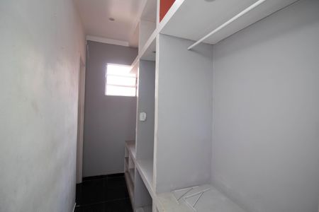 Casa à venda com 190m², 3 quartos e 2 vagas Casa à venda com 190m², 3 quartos e 2 vagasCloset da Suíte