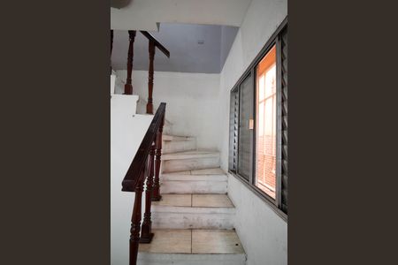 Casa à venda com 190m², 3 quartos e 2 vagas Casa à venda com 190m², 3 quartos e 2 vagasHall - Escada