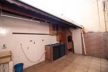 Casa à venda com 190m², 3 quartos e 2 vagas Casa à venda com 190m², 3 quartos e 2 vagasCorredor - Área de Serviço