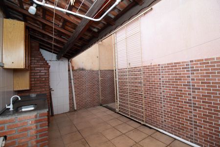 Casa à venda com 190m², 3 quartos e 2 vagas Casa à venda com 190m², 3 quartos e 2 vagasCorredor - Área de Serviço