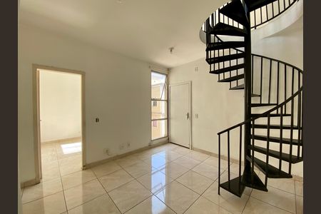 Sala de apartamento para alugar com 2 quartos, 115m² em Petrópolis, Betim