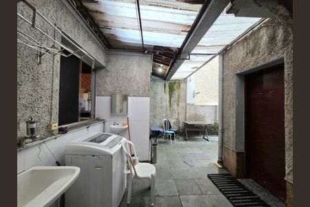 Casa de condomínio à venda com 175m², 8 quartos e 1 vagaÁrea de Serviço