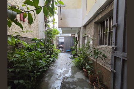 Casa de condomínio à venda com 175m², 8 quartos e 1 vagaQuintal