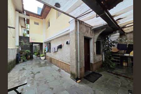 Casa de condomínio à venda com 175m², 8 quartos e 1 vagaQuintal