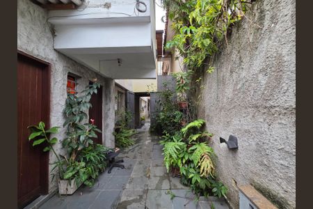 Casa de condomínio à venda com 175m², 8 quartos e 1 vagaQuintal