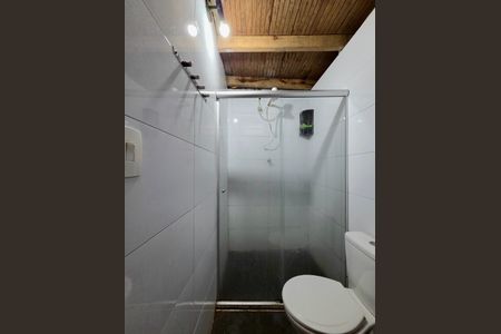 Casa de condomínio à venda com 175m², 8 quartos e 1 vagaBanheiro 2