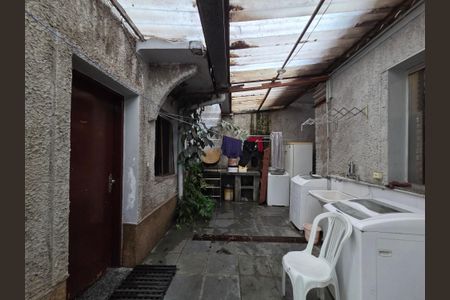 Casa de condomínio à venda com 175m², 8 quartos e 1 vagaÁrea de Serviço