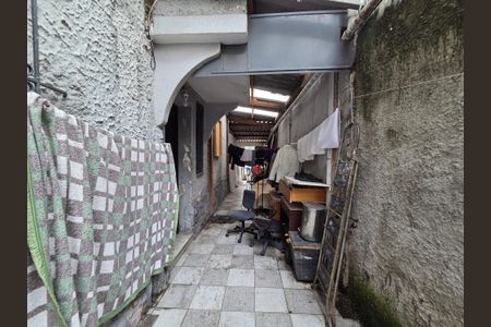 Casa de condomínio à venda com 165m², 7 quartos e 1 vagaQuintal