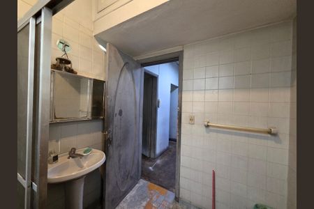 Casa de condomínio à venda com 165m², 7 quartos e 1 vagaBanheiro 2