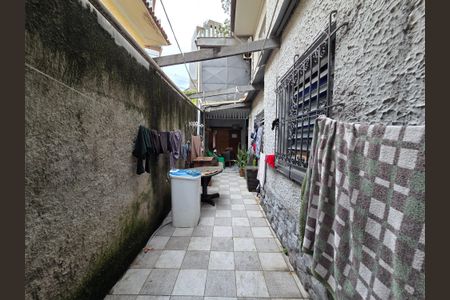 Casa de condomínio à venda com 165m², 7 quartos e 1 vagaQuintal