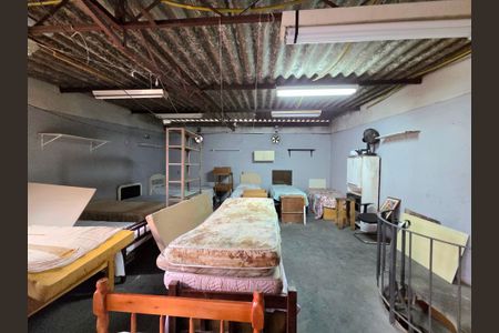 Casa de condomínio à venda com 165m², 7 quartos e 1 vagaGalpão