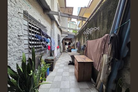 Casa de condomínio à venda com 165m², 7 quartos e 1 vagaQuintal