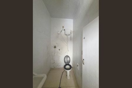Casa de condomínio à venda com 160m², 4 quartos e 1 vagaBanheiro 3