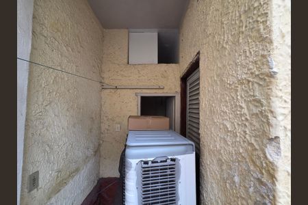 Casa de condomínio à venda com 160m², 4 quartos e 1 vagaÁrea de Serviço