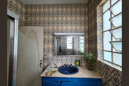 Casa de condomínio à venda com 160m², 4 quartos e 1 vagaBanheiro 2