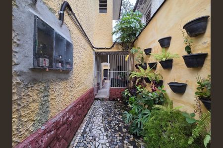 Casa de condomínio à venda com 160m², 4 quartos e 1 vagaQuintal