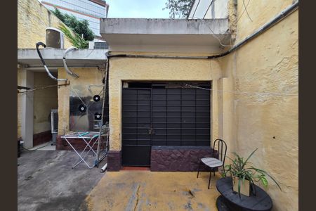 Casa de condomínio à venda com 160m², 4 quartos e 1 vagaQuintal